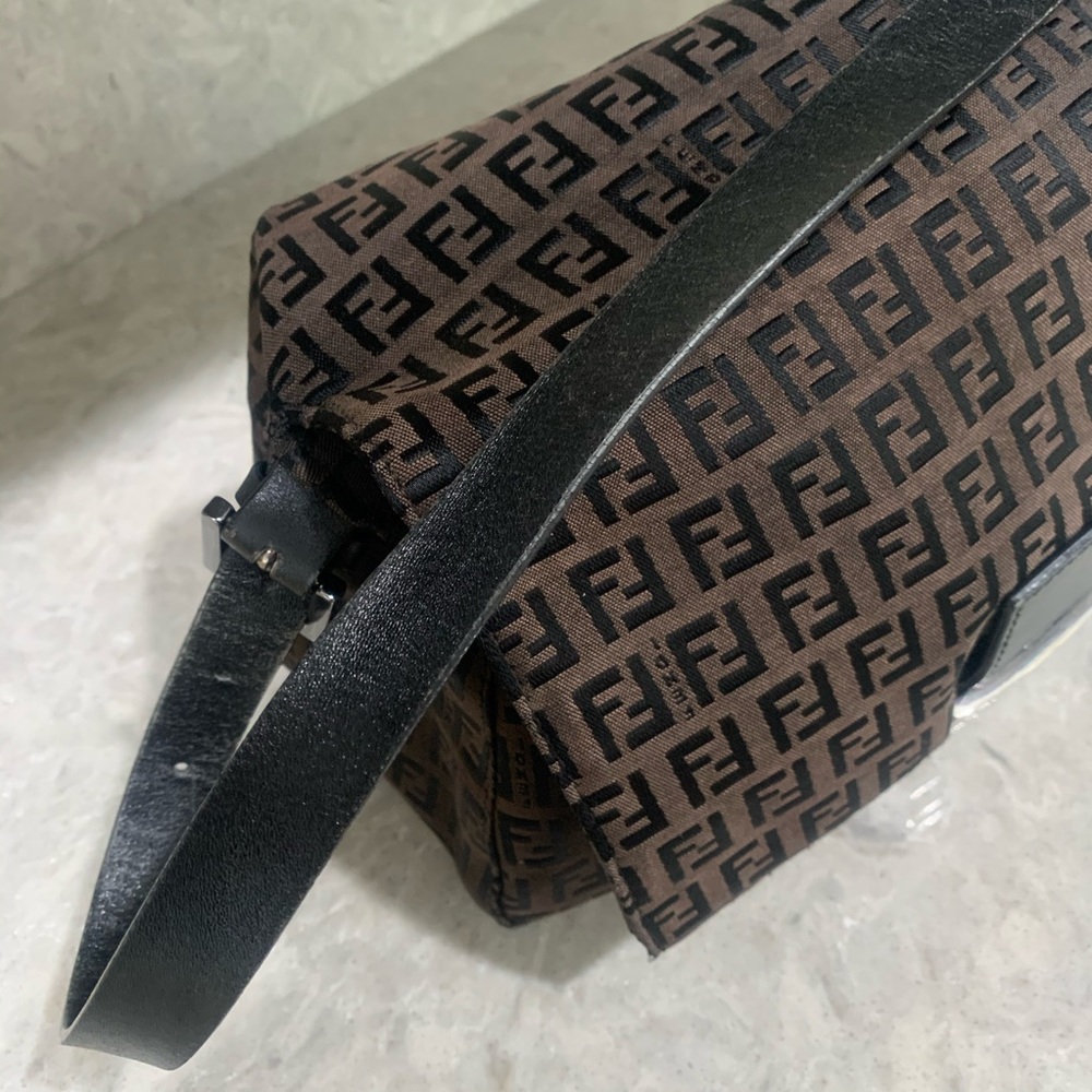 Fendi Vintage Shoulder Bag - Picture 7 of 8